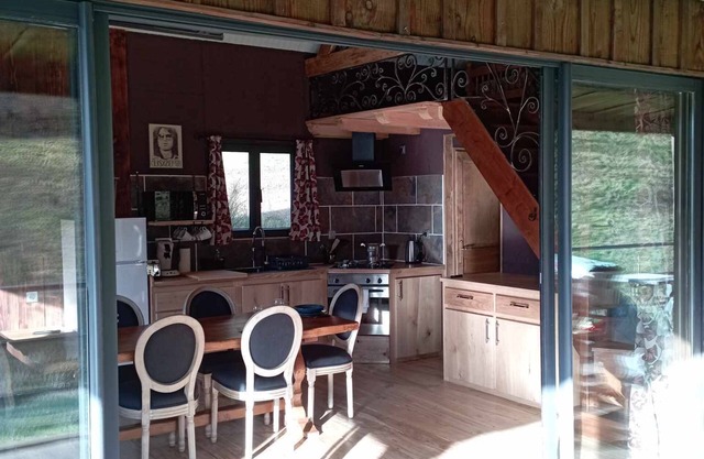 Cabane Maxi Tiny, Gite et Chambres au Calme en Lisière de Forêt Avec Étang Pêche