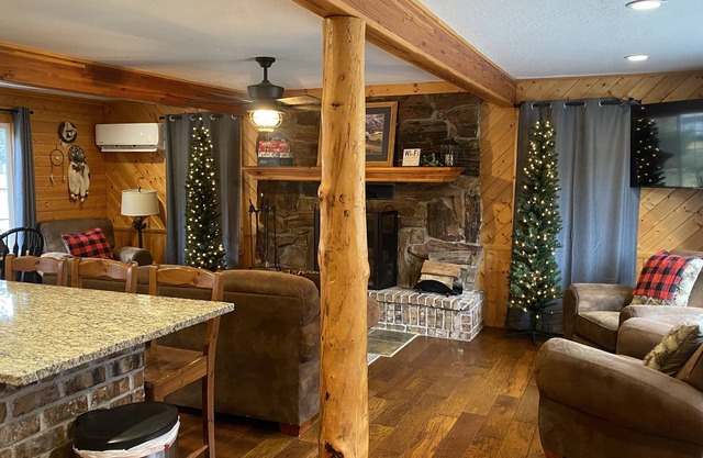 Cabin #1 Riverfront Cabin with Hot Tub on Provo River with AMAZING Fly Fishing