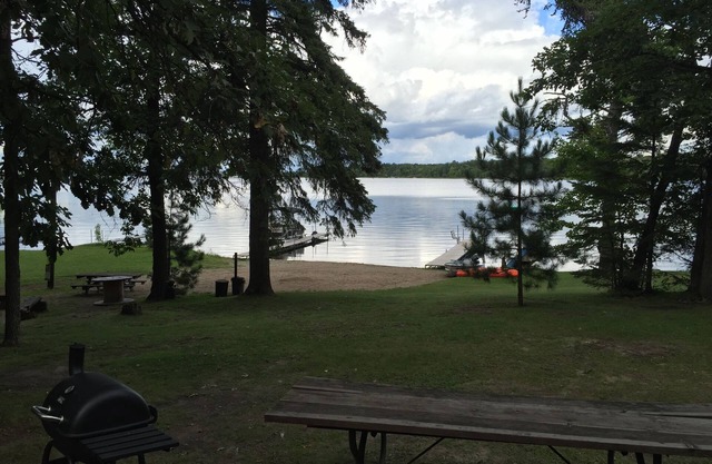 Cabin #1 (Whitetail) Beautiful log cabin situated right on the lake!