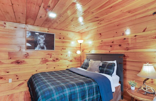 *Cabin 2* Cave Run Cabins at Cave Run Lake!