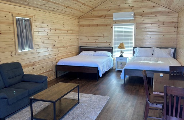 Cabin 2 in lovely Reed Point with AC