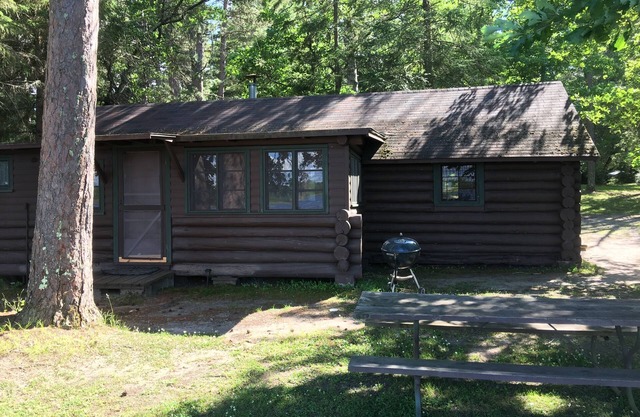 CABIN #2 (Wolf) Beautiful log cabin situated right on the lake!