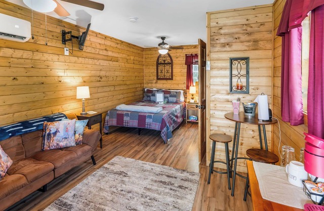Cabin 3, the delightful Joy cabin in the heart of Moravian Falls, NC