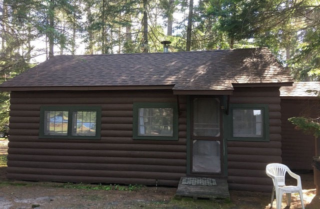 CABIN #5 (Loon) Cozy and comfortable 2 bedroom cabin with nice view of the lake!