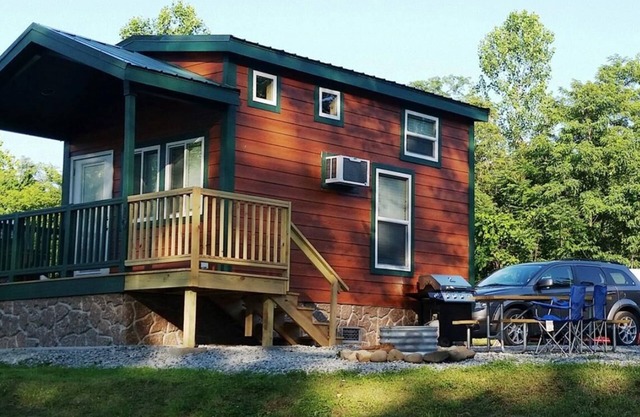 Cabin 7 - Cozy Cabin w/loft. Has everything you need for a great stay with a beautiful view to the river!