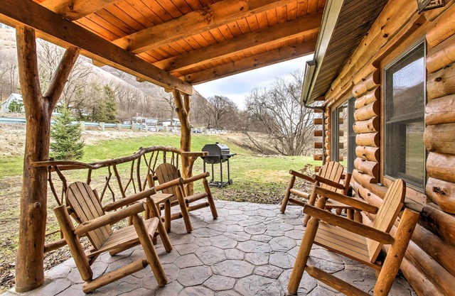 Cabin by the River: Visited by Treehouse Masters!