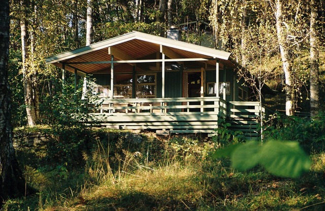 Cabin in meditative oak woods (Neshagen 2)