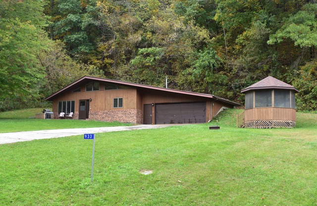 Cabin in the Bluff, Only Minutes from the Mississippi River!