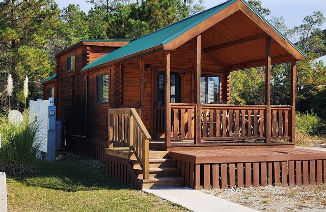 Cabin: Lower Winter prices! Snowbirds Welcome! Bring your boat for fall fishing