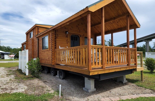 Cabin: Lower Winter prices! Snowbirds Welcome! Bring your boat for fall fishing