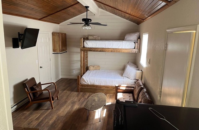 Cabin Near Fishing Lakes Truman Lake and Lake of the Ozark