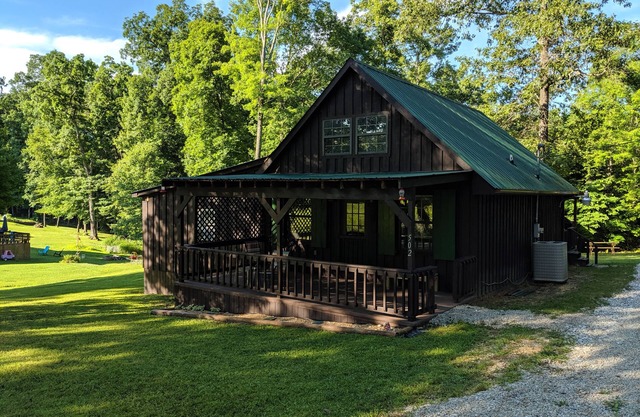 Cabin near Grayson Lake State Park KY 2 bedroom, 2 full bathrooms sleeps 4 plus