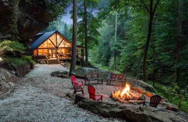 Cabin of Freedom Falls-hot tub-waterfall