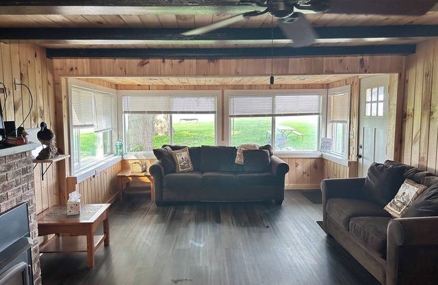 Cabin on Fish Point, Unionville Boating, Fishing, Hiking, Hunting, Relaxation