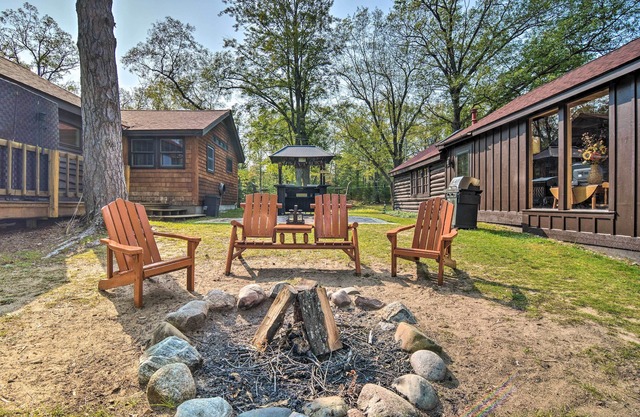 Cabin on Rush Lake w/Bar, Grill & Kayaks!