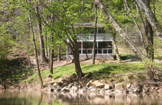 Cabin & Screened Porch with Scenic Views on Triplett Creek – Near Cave Run Lake!
