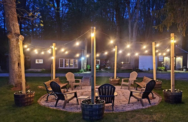 CABIN sleeps 6 Perfect location between Manistee & Ludington