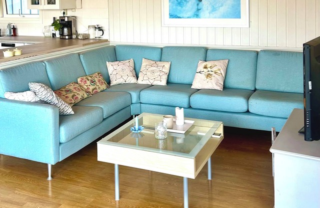 Cabin Tjøme w/large sunny terrace, bbq & beach