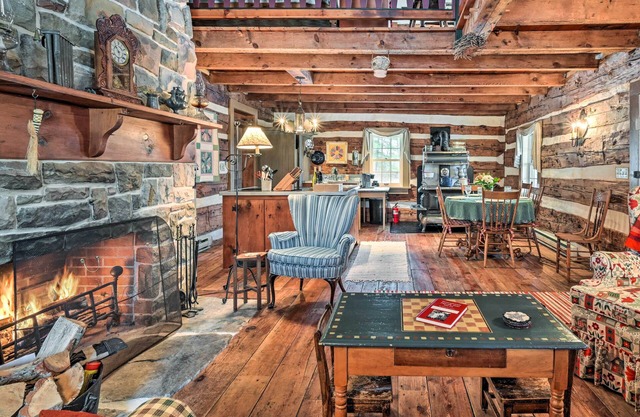 Cabin Vacation Rental ~ 8 Mi to Penn State!