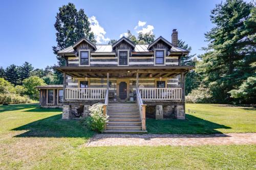 Cabin Vacation Rental about 8 Mi to Penn State!