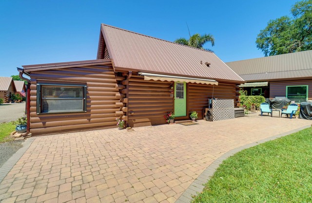Cabin w/Boat Launch & Pool Access in Okeechobee