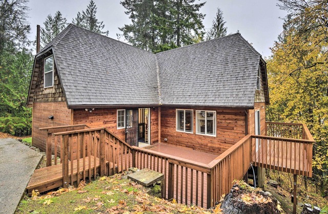 Cabin w/Hot Tub, 25 Mi to Olympic Nat'l Park