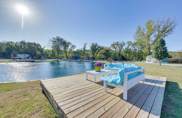 Cabin w/Trail & Pond Access in Steamboat Rock!