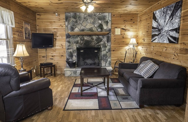 Cabins close to NR Gorge with hot tub & fireplace at best area prices
