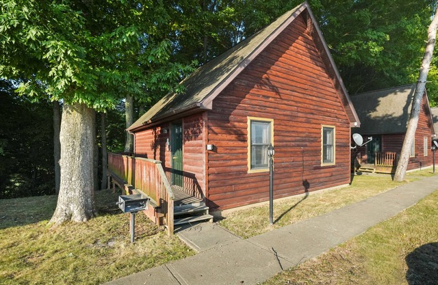 Cabins In Hocking - Retreat cabin 5