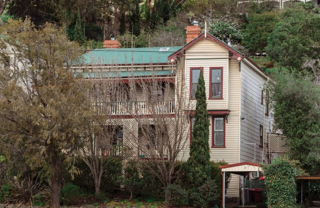 Cable’s Landing, heritage home near the Gorge