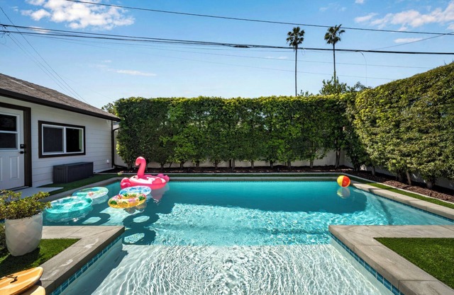 🌵CACTUS COVE🏝️: Luxurious pool, game room, arcades, near parks and beaches.