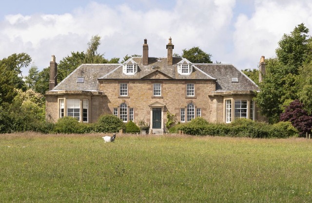 Cairnbank House & Garden Apartment - sleeps 14 guests in 7 bedrooms