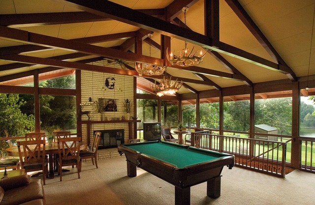 Cajun Lake Lodge, Dickson, TN