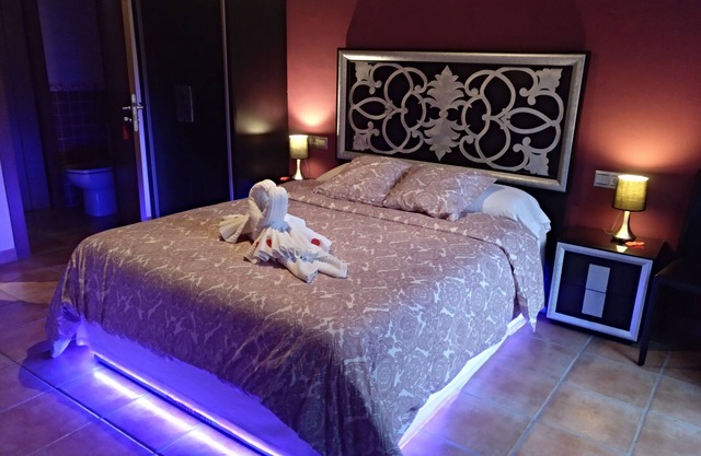Cal Farris, Jacuzzi, Bed with movement, Tantric Armchair, Pool, .
