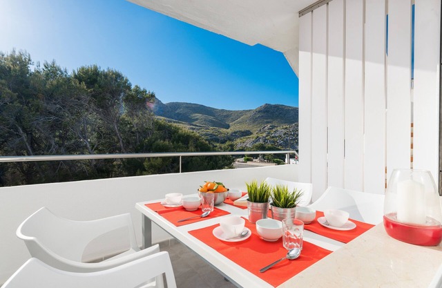 CALA CLARA - Apartment with terrace in Cala Sant Vicenç. Free WiFi