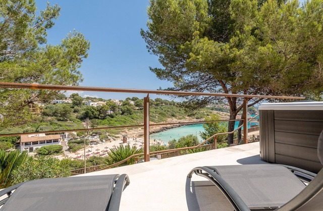 Cala Mendia Beach House 2 es with direct access to the beach and sea views