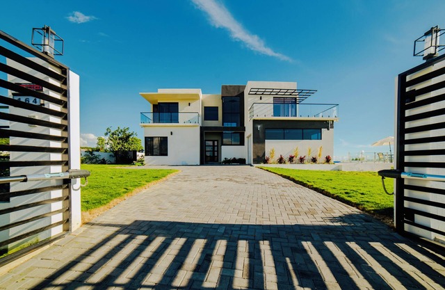 Calabura Villa - White House Modern Luxury Villa