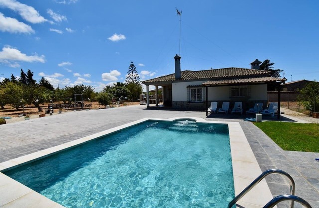 Calcite house for 6 people with swimming pool