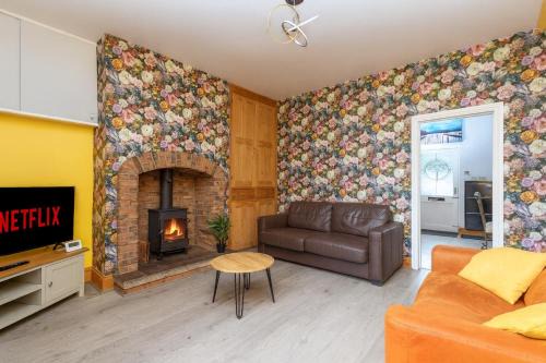 Calder Canal Cottage by Alt-Stay Accommodation