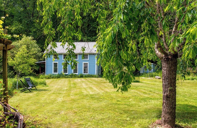 Callicoon Cottage with Private Pond, Fireplace and Fire PitnFamily, Pet Friendly