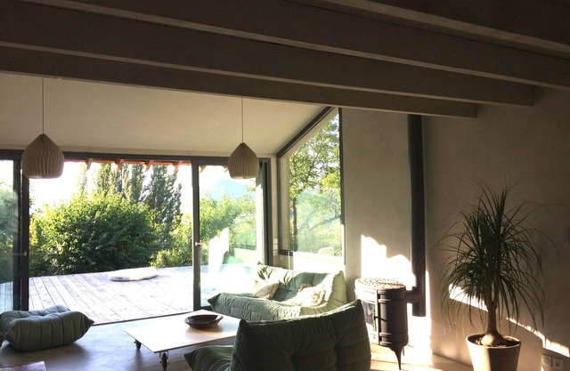 CALM AND BRIGHT HOUSE, OPEN TO NATURE WITH JACUZZI