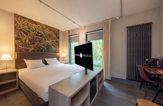 Calm and Quiet Estate Room Near WILDLANDS Adventure Zoo Emmen