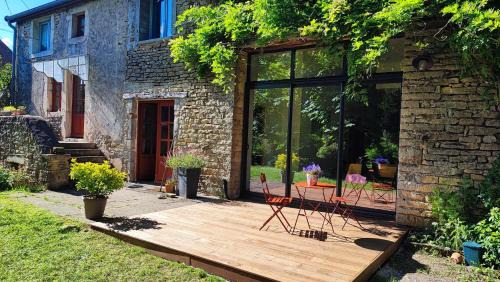 Calme et confort à la campagne en Bourgogne vinicole,