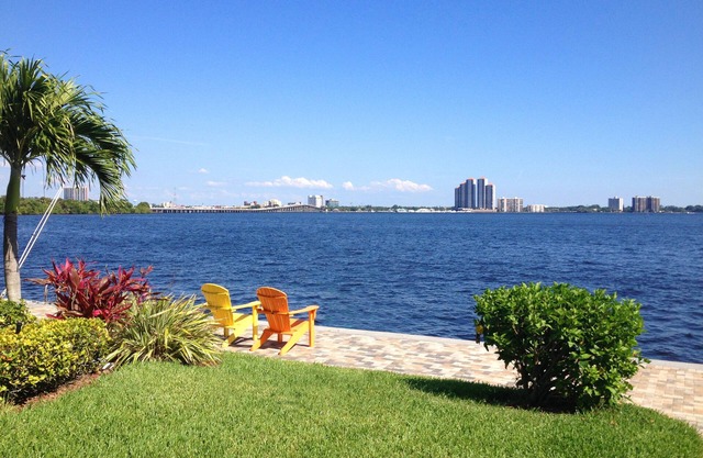 CALOOSAHATCHEE RIVER VIEW