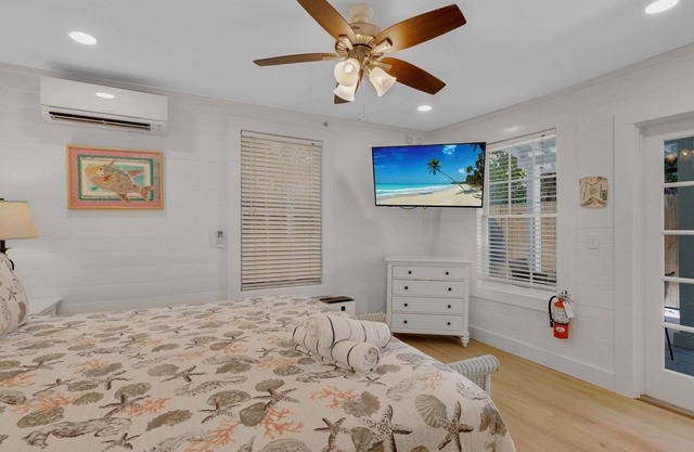 *CALUSA SUITE @ SEAPORT INN * Historic w/Community Pool + LAST KEY SERVICES.