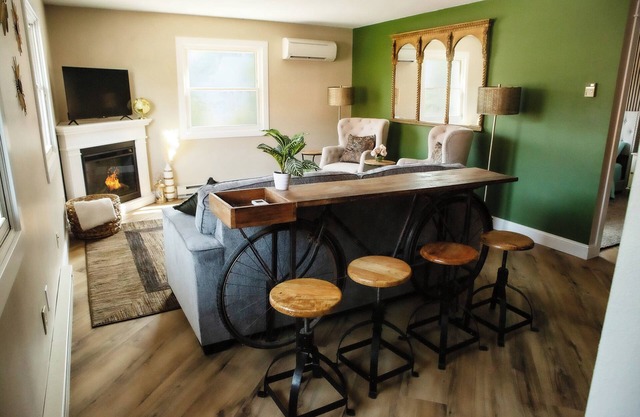 Cambrian & Co. Downtown Loft Stylish, Sophisticated, Charm