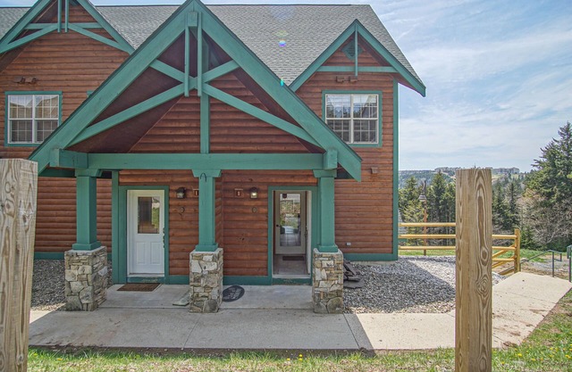 Camp 4 #21: 2 Bedrooms, 2.5 Baths: Slope Side, Gas Fireplace