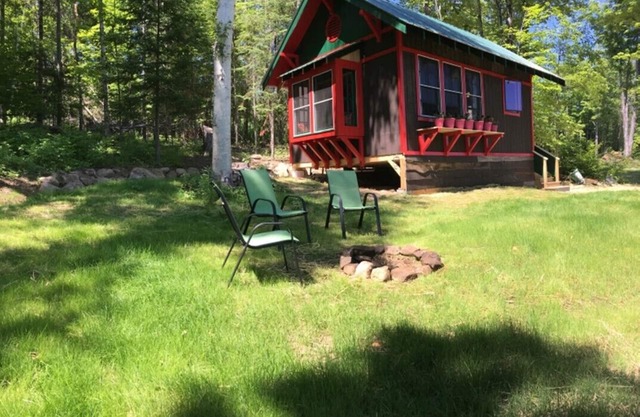 Camp Lillian Gorgeous New Cabin with Mountain Views