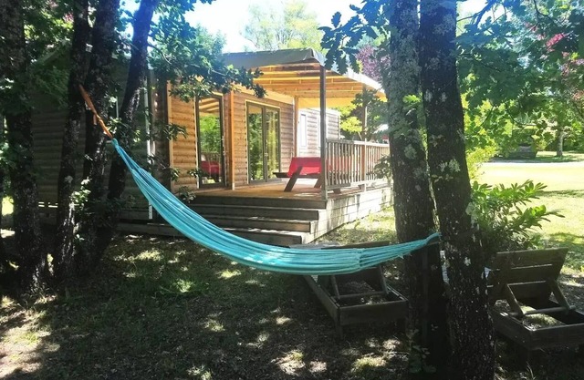 Camping Fontaine Du Roc* - 4 room luxury bungalow 6 persons