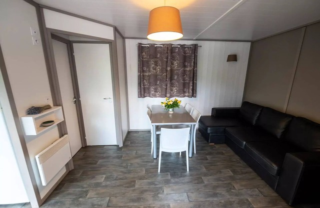 Camping La Pinède* - 4 room chalet for 7 people